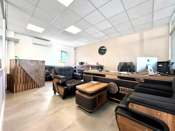 Local commercial 250 m²