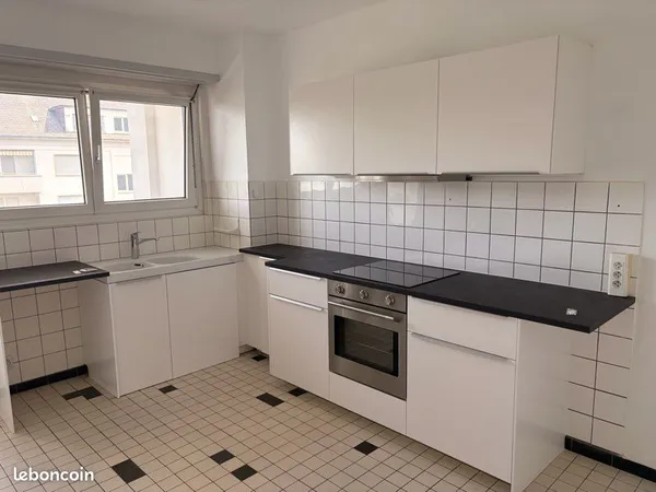 Appartement 2 pièces de 72 m2 à 2 min du Tram A et E