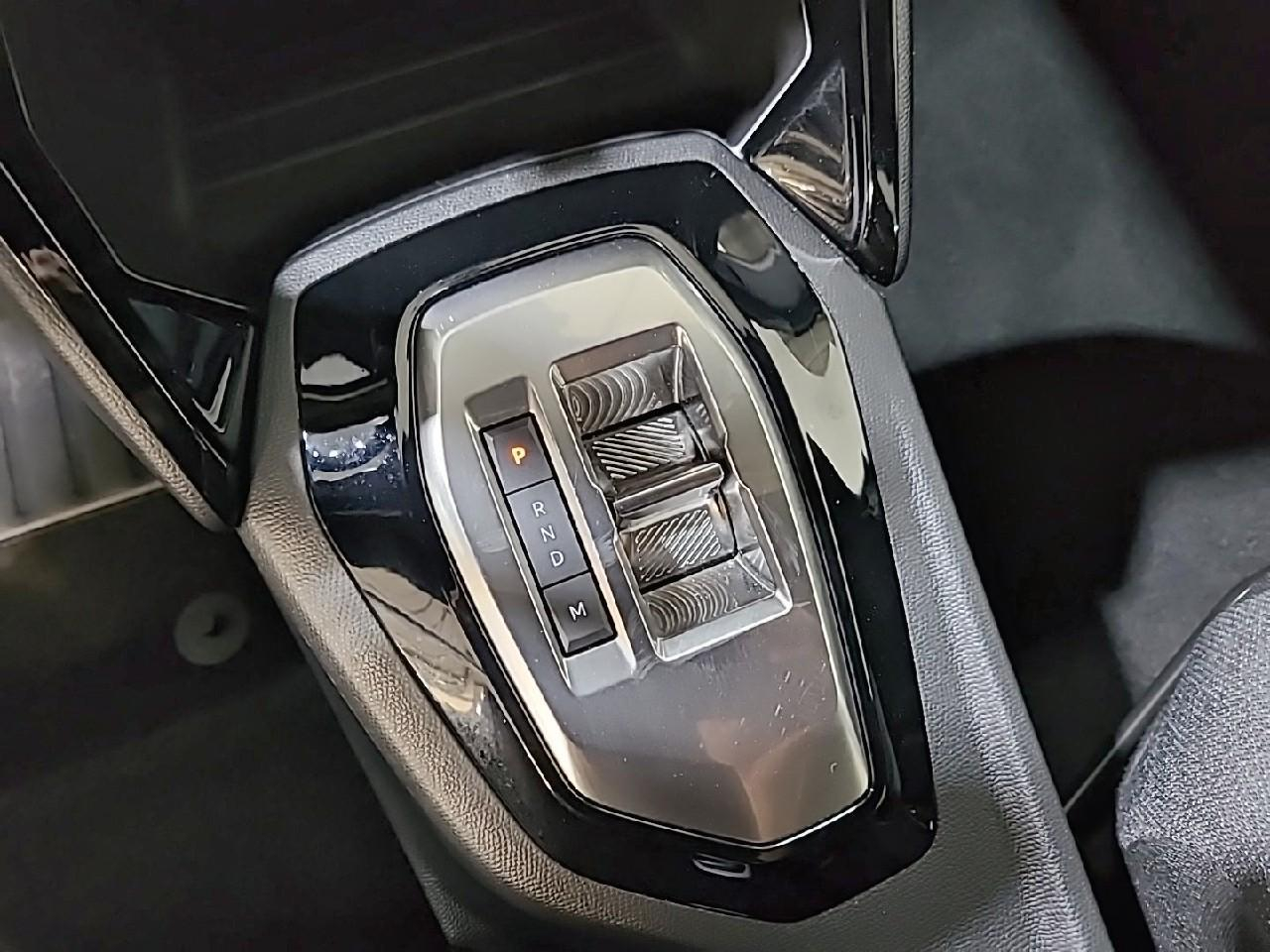 Peugeot 2008 hybrid 136 e-dcs6 style — photo 19