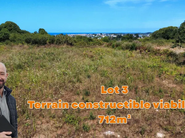 Terrain constructible viabilisé.