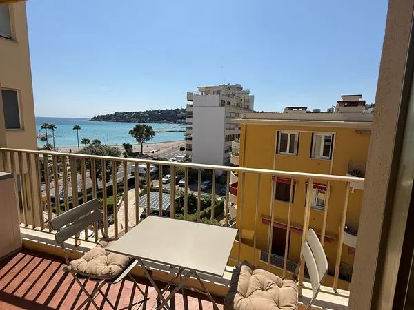 T1 lumineux vue mer