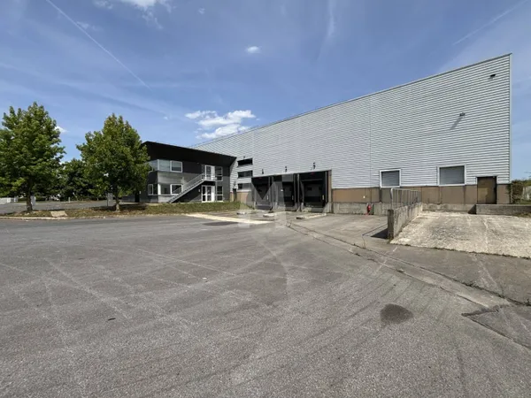 Entrepôt 6734 m²