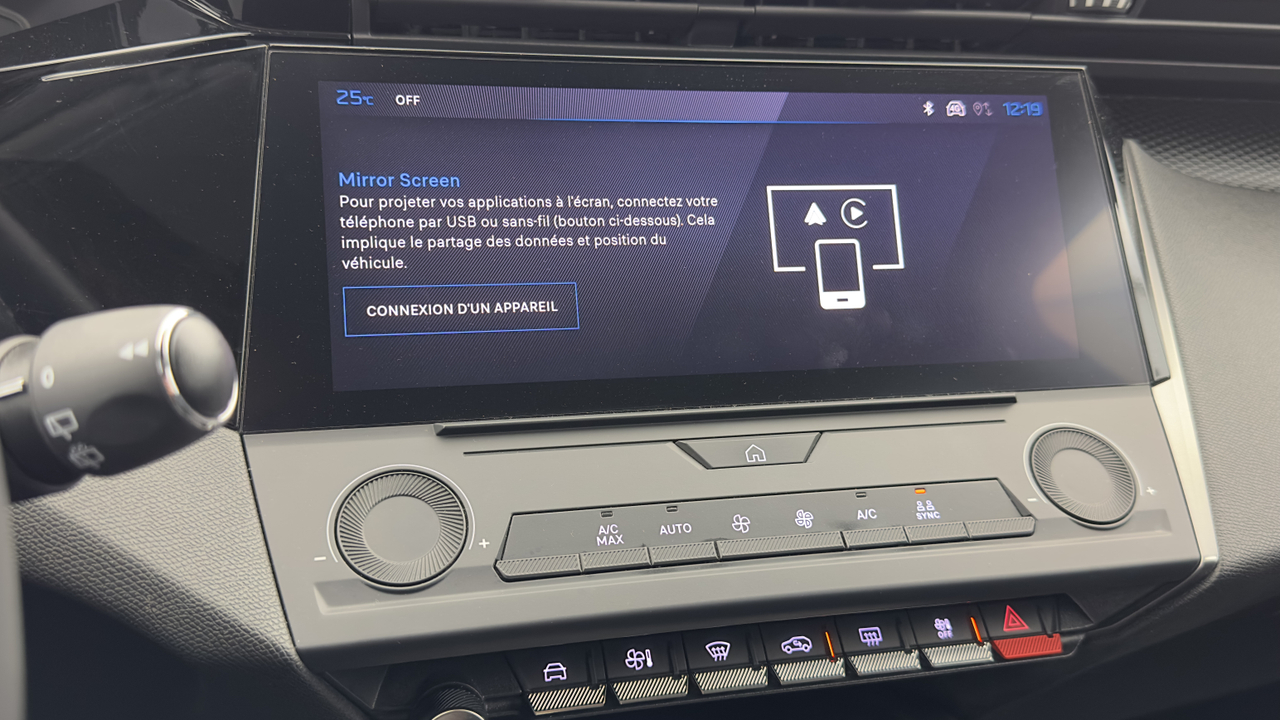 Peugeot 308 SW PHEV 180 e-EAT8 — photo 23