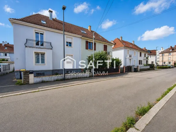 À vendre Mulhouse - Grande maison familiale avec jardin, garages et potentiel de division en 3 logem