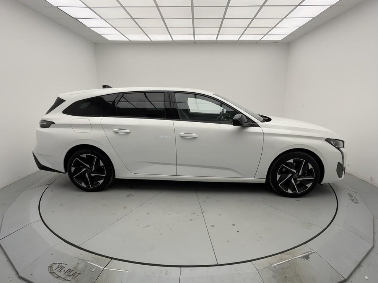 Peugeot 308 sw puretech 130ch s&s eat8 allure pack — photo 6