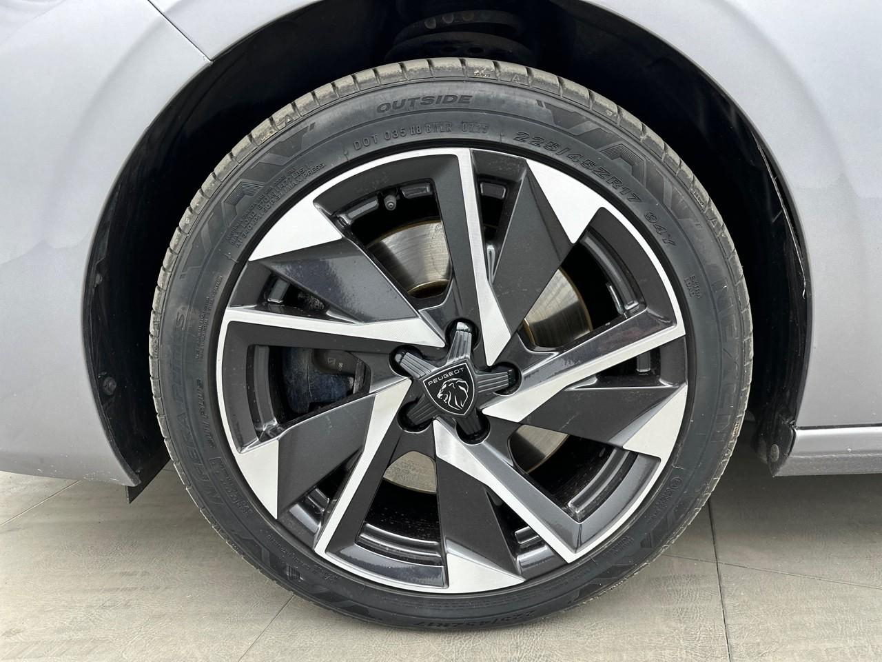 Peugeot 308 phev 180 e-eat8 allure pack — photo 14