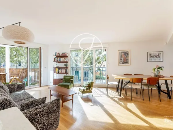 Paris 18e - GRANDES CARRIÈRES - Appartement - 5 pièces - 91.38m² Carrez - 3 chambres - Balcon