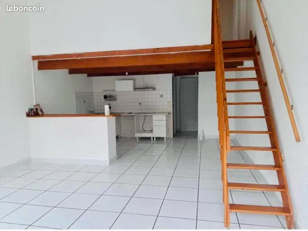 Logement duplex T2+bureau, jardinet