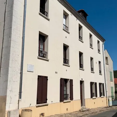 Bievres F3 centre ville proche commerces et Ecoles et N118