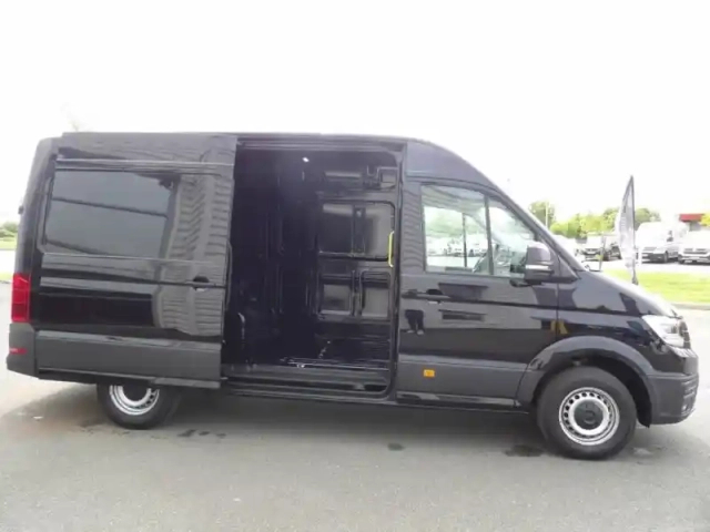 Volkswagen Crafter fg 35 l3h3 2.0 tdi 177ch business traction bva8 — photo 9