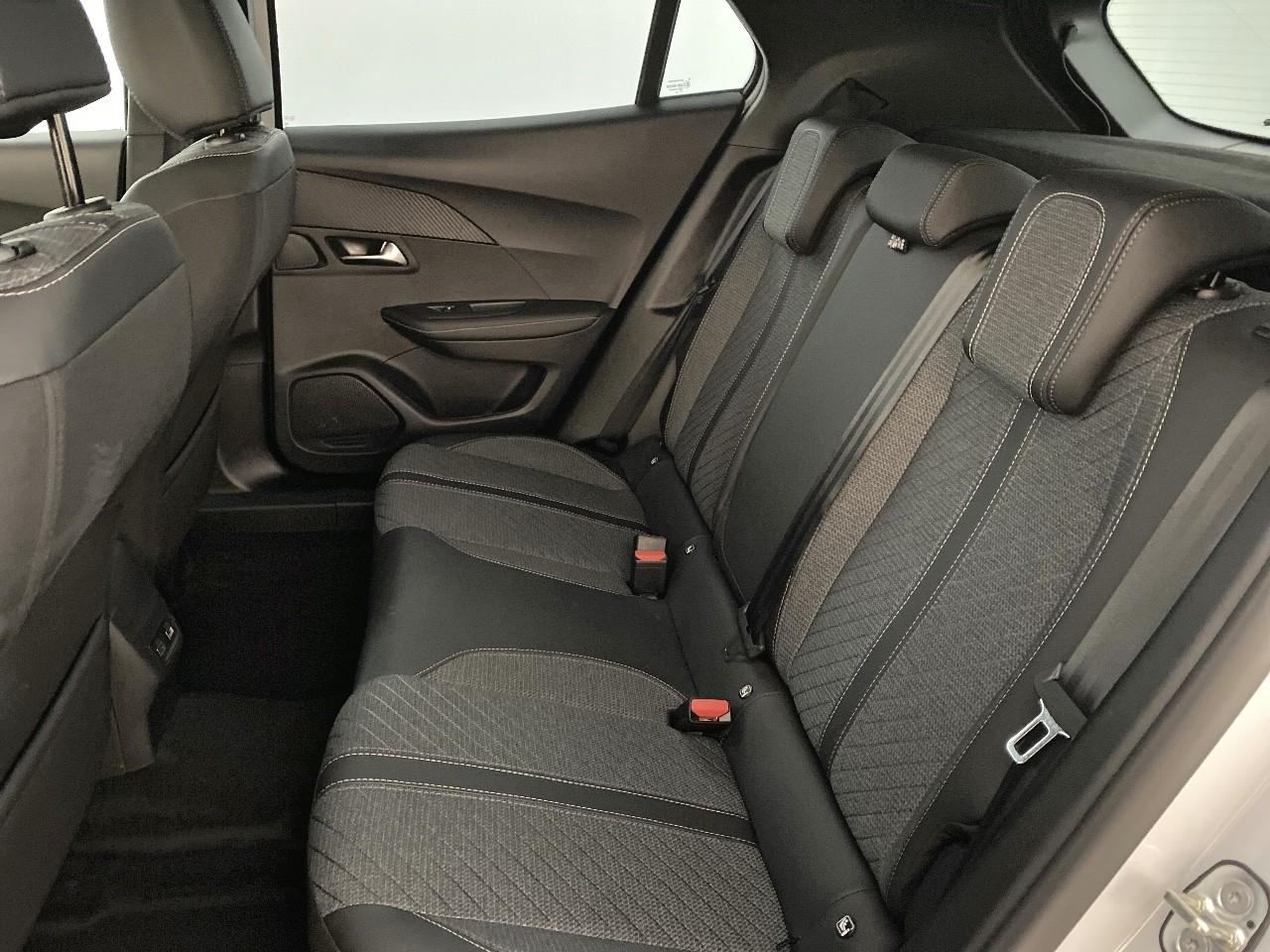 Peugeot 2008 hybrid 145 ch e-dcs6 allure — photo 10