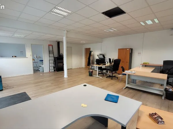 Local mixte bureau dépôt à louer