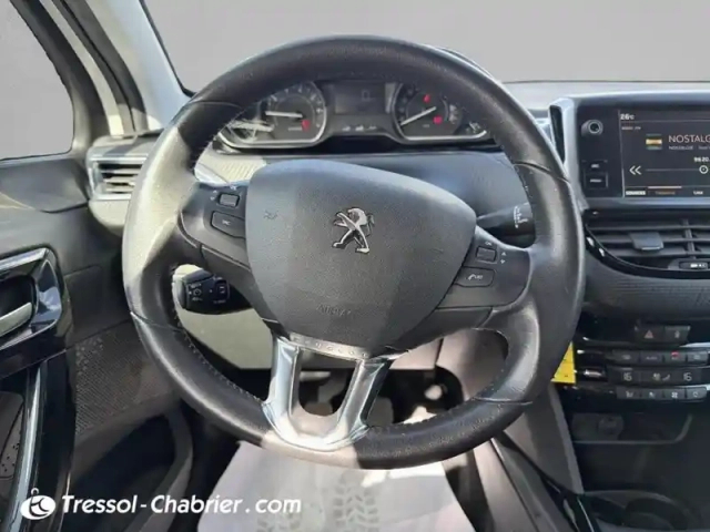 Peugeot 2008 puretech 82ch s&amp;s bvm5 signature — photo 26