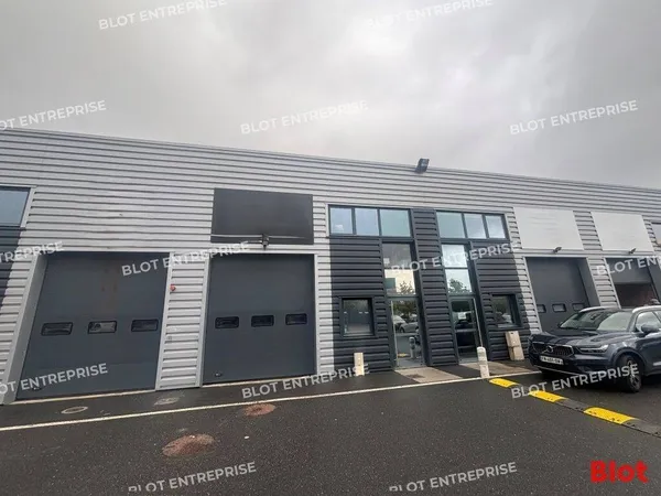 Entrepôt 187 m²