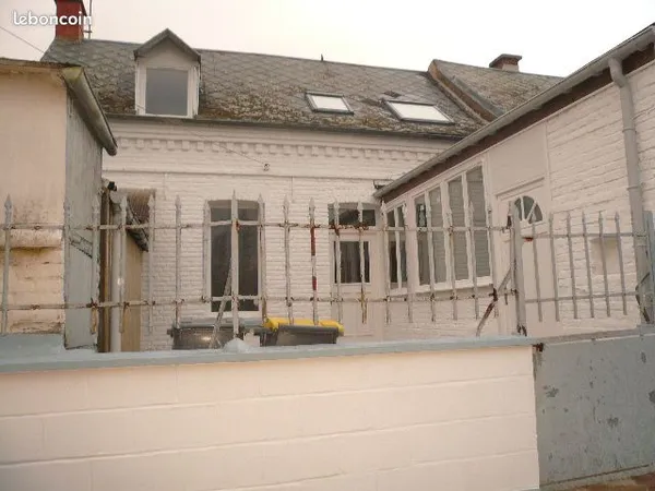 🏡 À louer - Maison lumineuse de 79 m² située dans une impasse avec jardin en façade - 3 chambres - 1