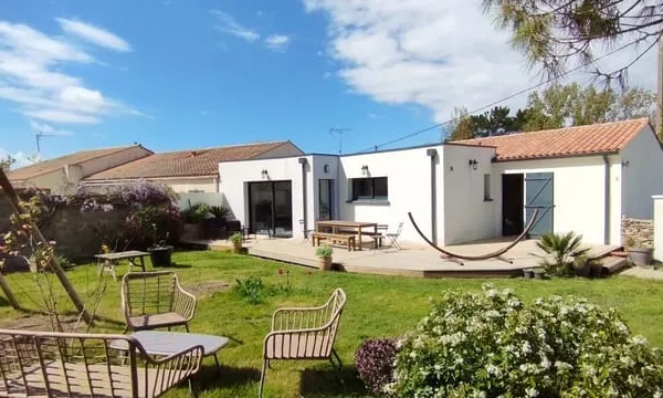 À LOUER MAISON MEUBLÉE DE PLAIN-PIED 3 CHAMBRES