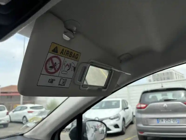 Renault Captur blue dci 95 — photo 40