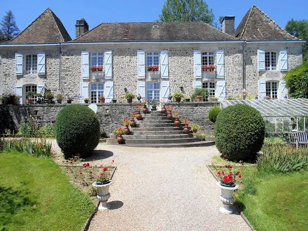 Vends château - 425 m² - 13 pièces, 5 chambres - Nontron 24300