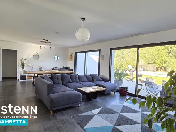 A vendre Maison 15 min de Montauban (82) de type 7 avec jardin, garage et piscine