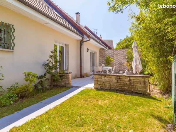 Superbe Villa contemporaine avec piscine , 5 chambres ,en pleine nature à Dijon