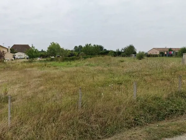 Terrain 1 300 m² Coutras