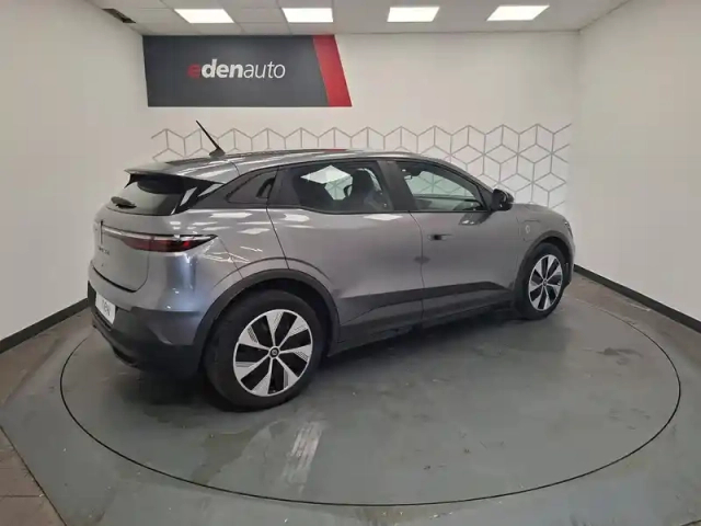 Renault Megane e-tech er ev60 130ch super charge — photo 11