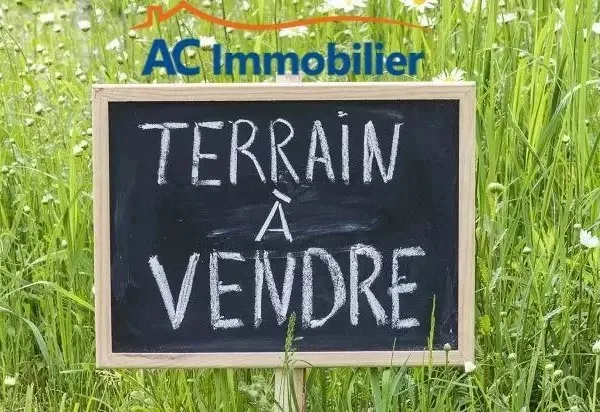 Réf. 2310 - Terrain Constructible - 8 000 m²