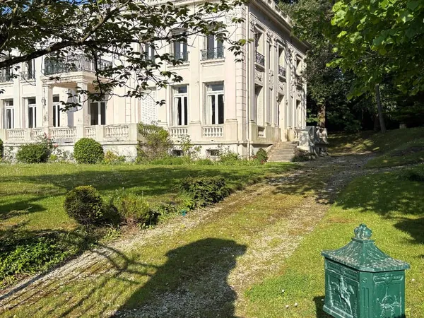 Maison 16 pièces 450 m²