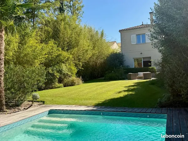 Maison 8 pièces 208 m²