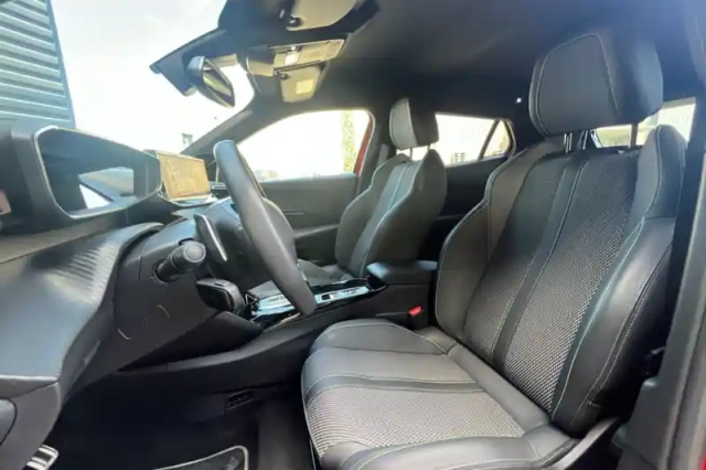 Peugeot 2008 hybrid 136 e-dcs6 — photo 14