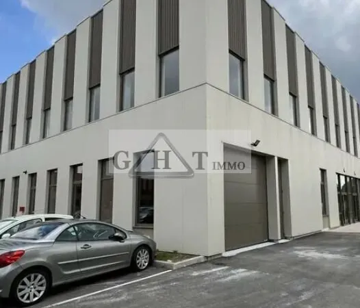 A VENDRE 1971 M² UNE CELLULE D'ACTIVITE NEUF A TREMBLAY EN FRANCE