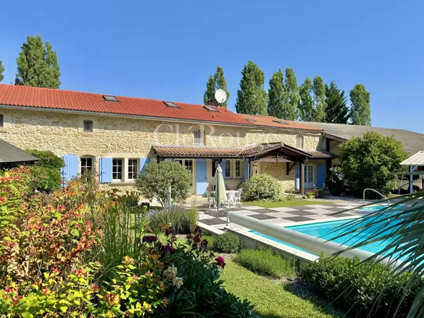 Maison 11 pièces 350 m²