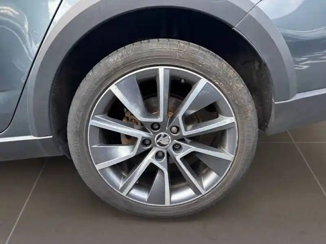 Skoda Octavia combi 2.0 tdi 184 ch scr fap dsg7 4x4 — photo 14
