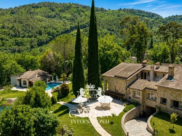 Bar sur Loup : Domaine provençal de charme en pierre