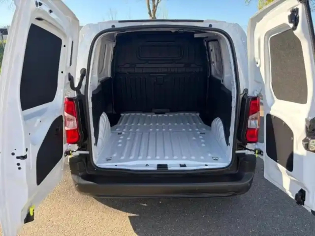 Opel Combo cargo m 650kg bluehdi 130ch s&amp;s — photo 9