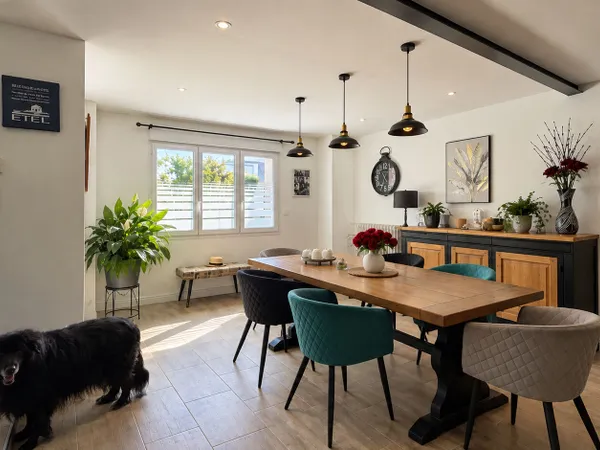 A VENDRE - ETEL - Maison de bourg rénovée, 5 chambres, charme et espace extérieur avec jacuzzi