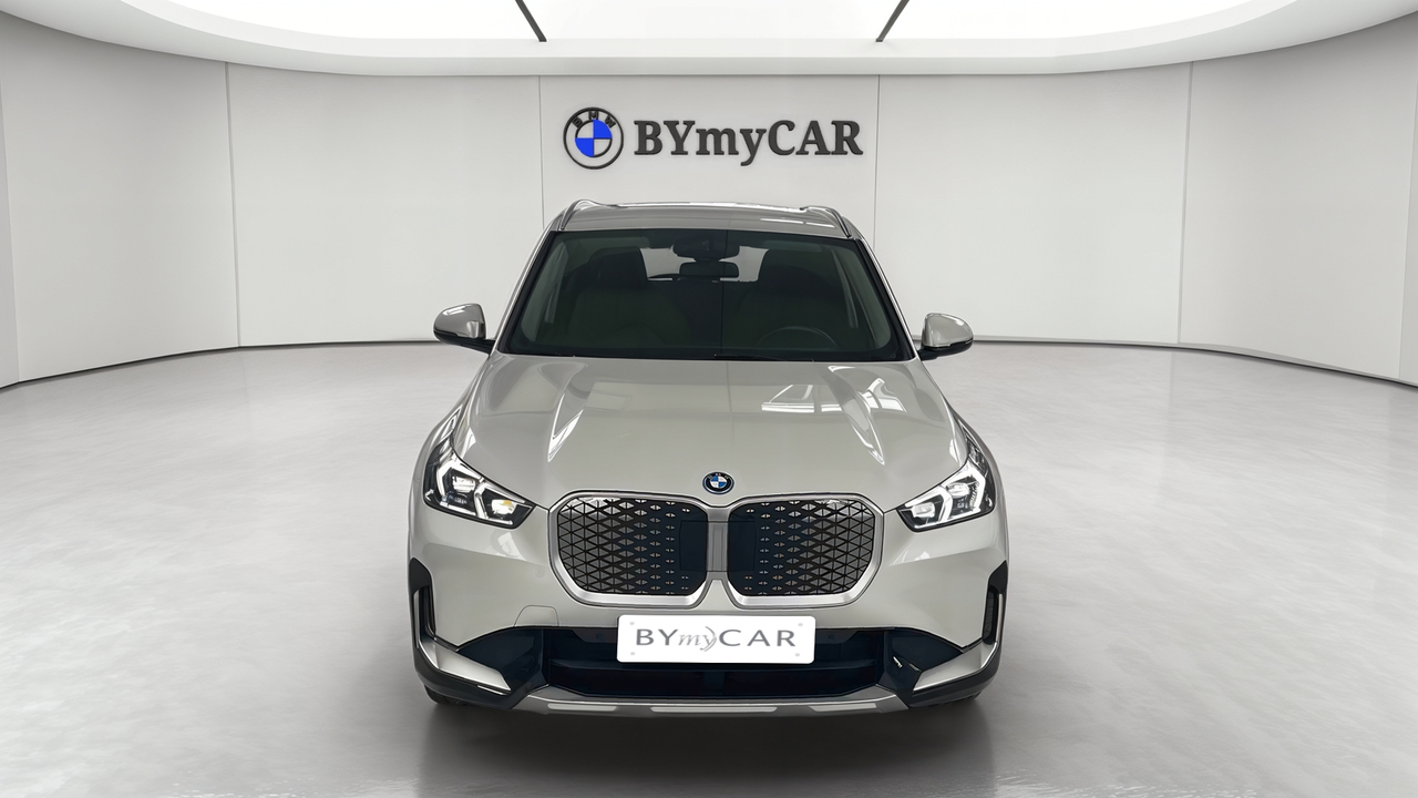 BMW iX1 eDrive20 — photo 8