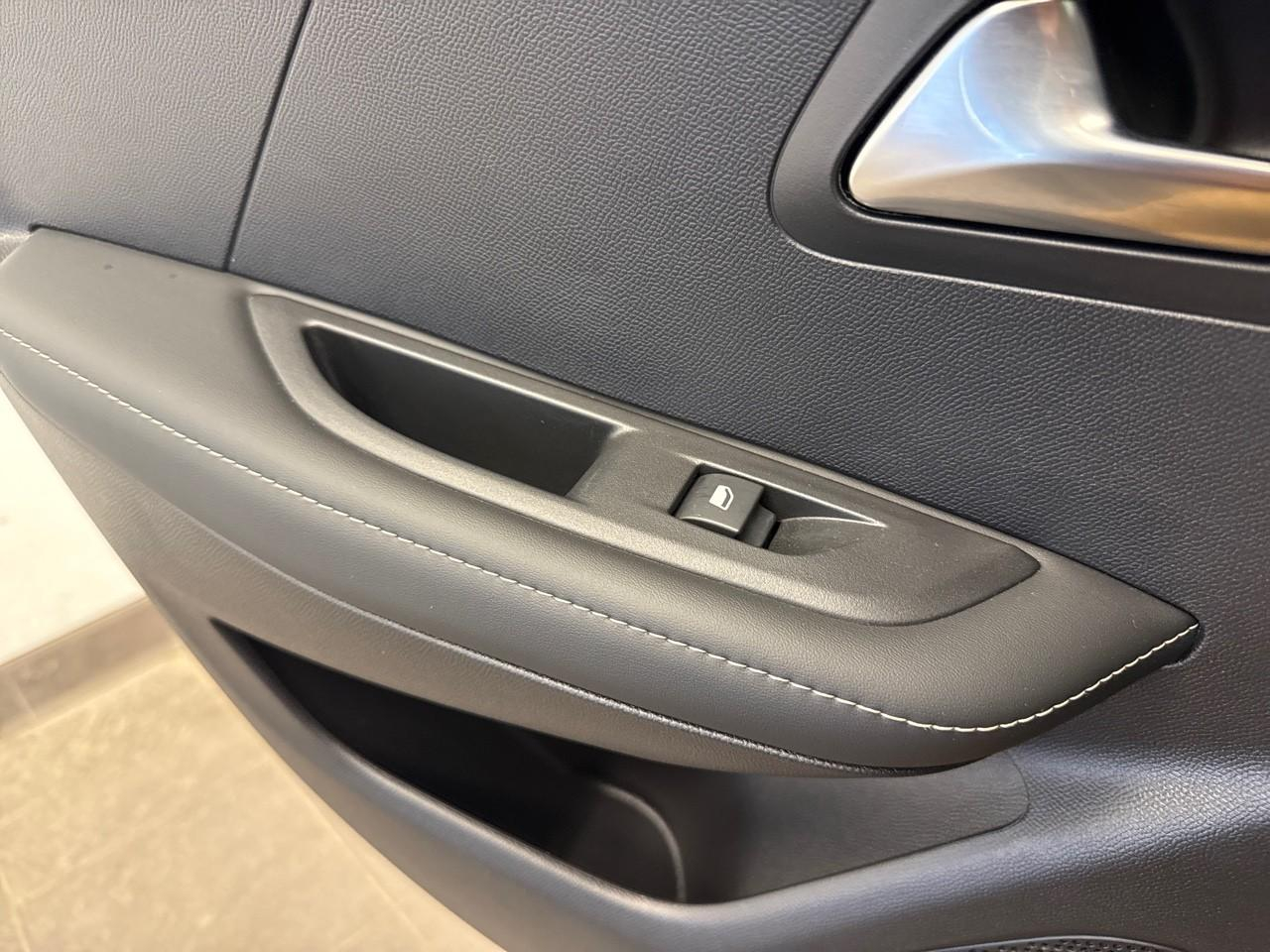 Peugeot 208 hybrid 110 ch e-dcs6 allure — photo 16