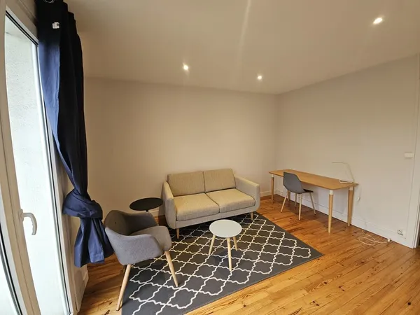 F2 meublé centre ville avec balcon ensoleillé
