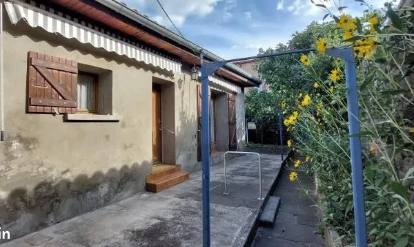 Maison de plain-pied avec jardin au calme