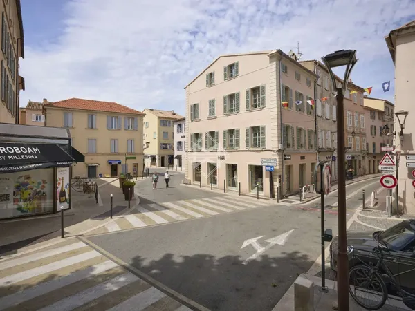 À LOUER - BOUTIQUE - SAINT-TROPEZ