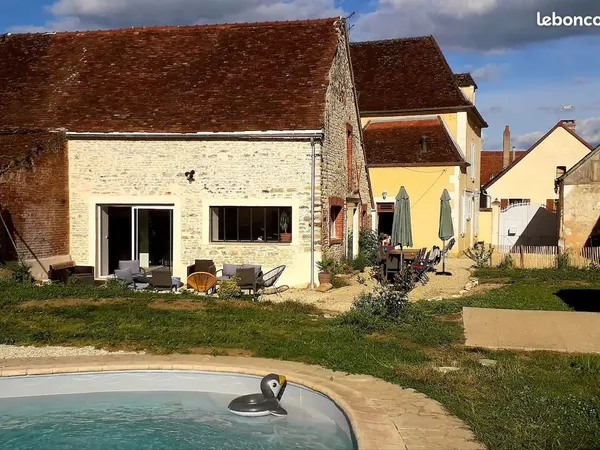 Très belle demeure de caractère avec piscine et grand terrain à Héry