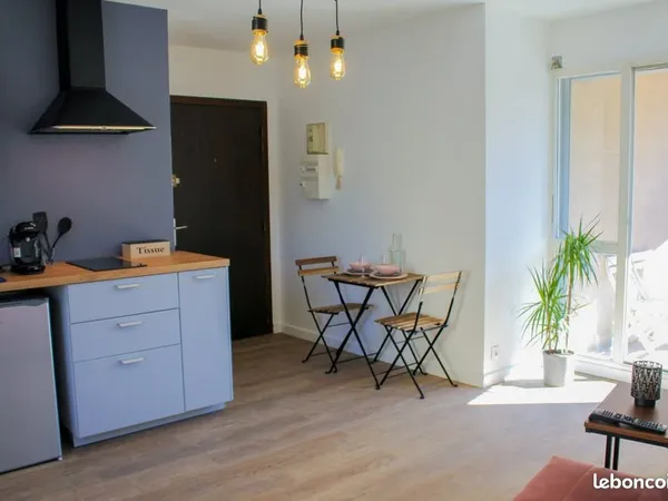 ✨ Studio meublé entièrement rénové avec terrasse & parking - Disponible dès maintenant