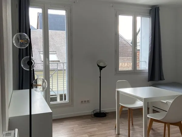 Studio 2 pièces meublé 23 m² refait à neuf - Rouen Rive Droite