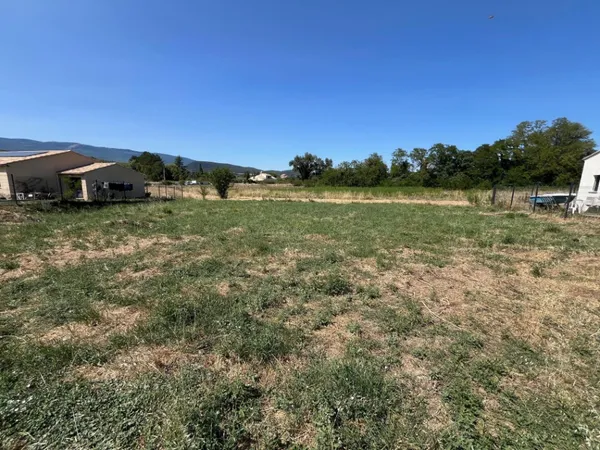 Terrain 785 m²