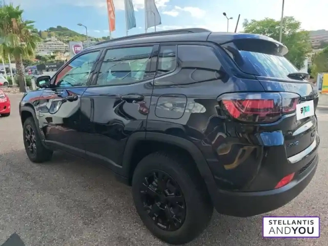Jeep Compass 1.3 phev t4 240 ch 4xe eawd — photo 7