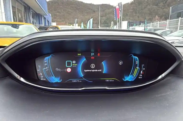 Peugeot 3008 hybrid4 300 e-eat8 — photo 45