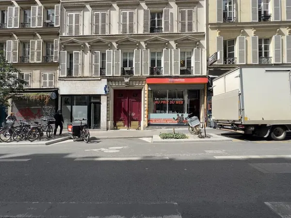 PARIS 9e - VENTE DE MURS COMMERCIAUX OCCUPÉS