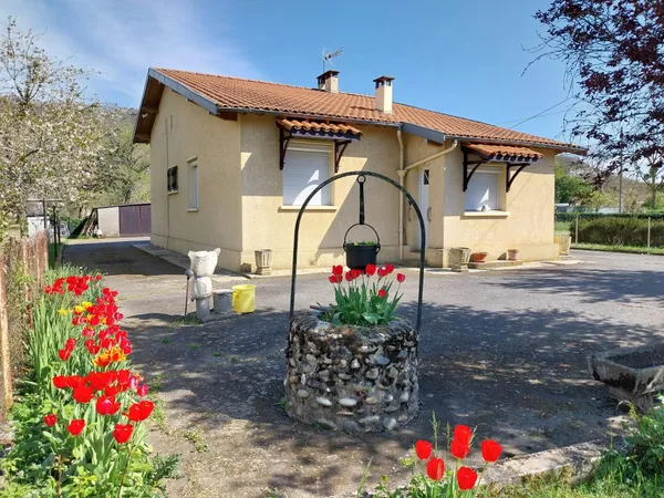Maison avec grand jardin, proche autoroute