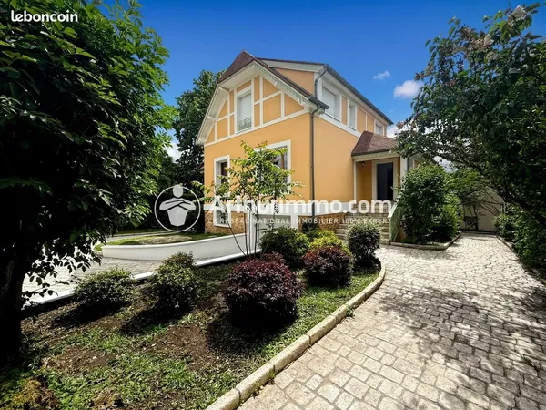 Maison 6 pièces 202 m²